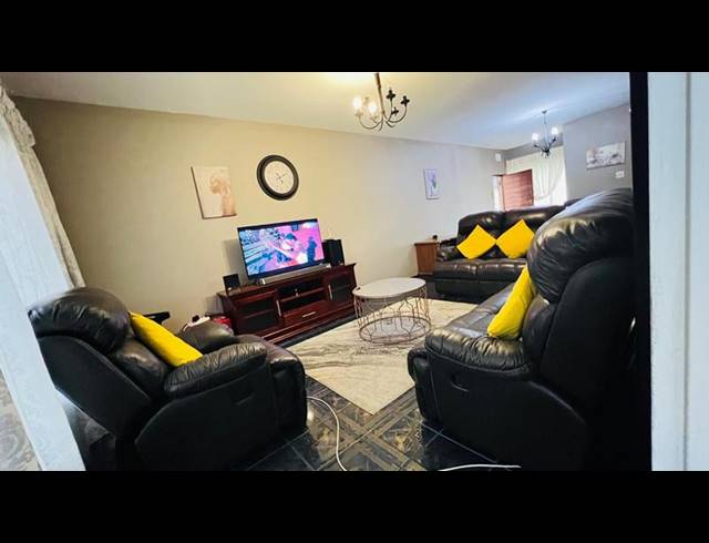 2 BEDROOM PROPERTY TO RENT IN MANORS